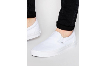 Classic Slip-On Sneakers In White VEYEW00